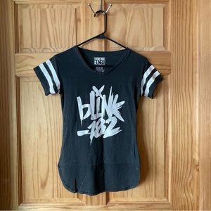 BLINK 182 SHIRT SIZE XS